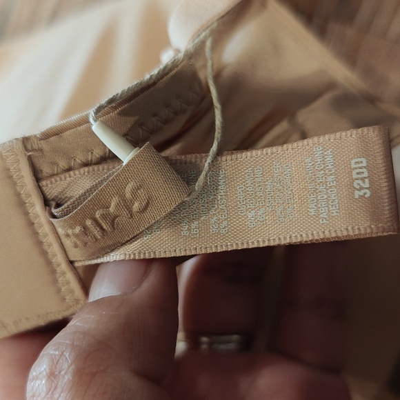 SKIMS Wireless Form T-shirt Demi Bra - Picture 2 of 14